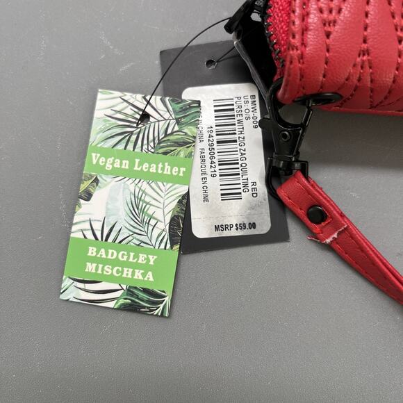 NWT Badgley Mischka Wristlet Red Quilted Wallet Strap Vegan Leahter - Picture 2 of 11